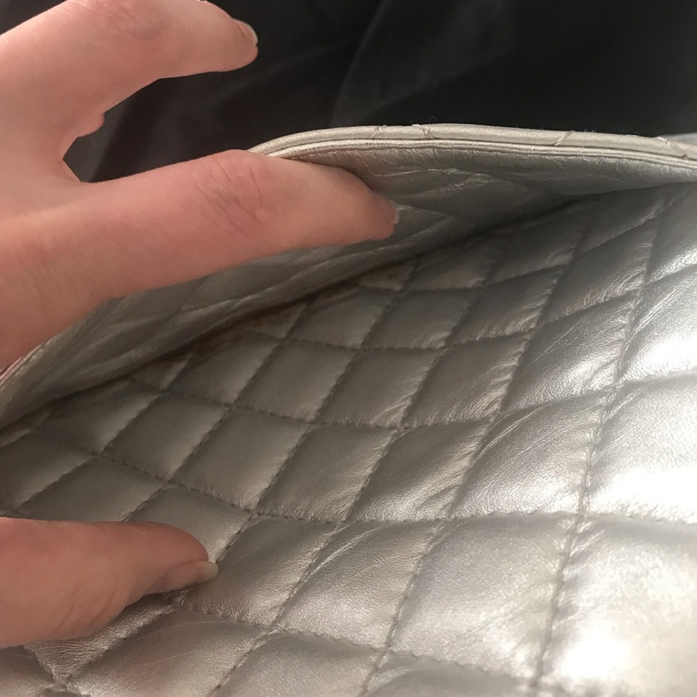 Beautiful jumbo silver Chanel 🥰 - Picture 5 of 13